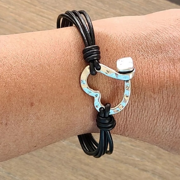 HAMMERED HEART • Boho Bracelet • Silver Plates with black leather - Picture 11 of 12